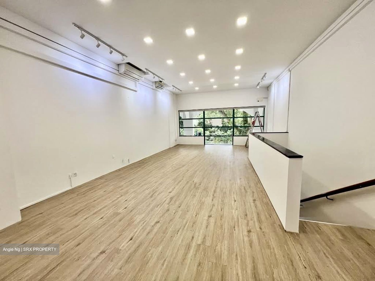 Linden Drive (D11), Retail #572979091